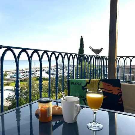 Appartement T2 Sur Le Port De Plaisance De *