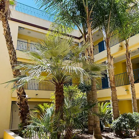 T2 Sur Le Port De Plaisance De *