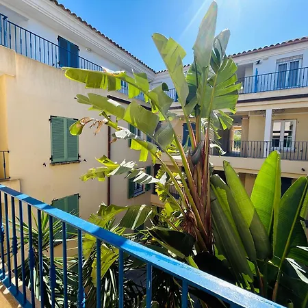 Apartment T2 Sur Le Port De Plaisance De *