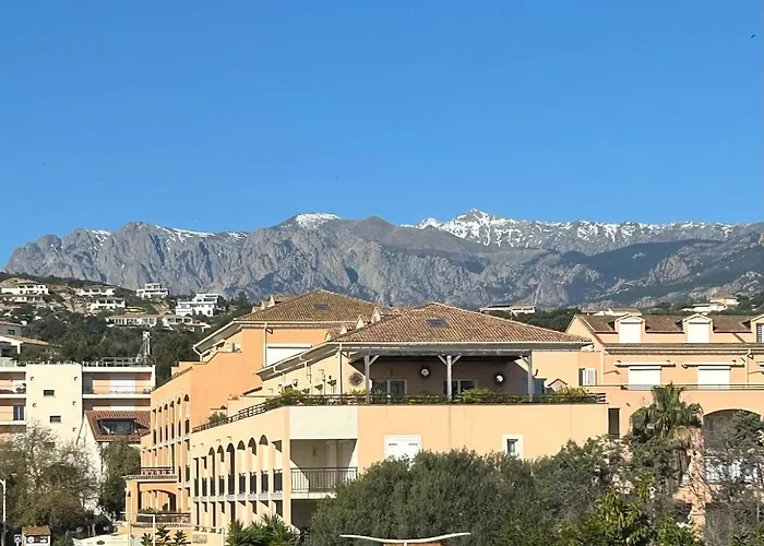 Apartment T2 Sur Le Port De Plaisance De *