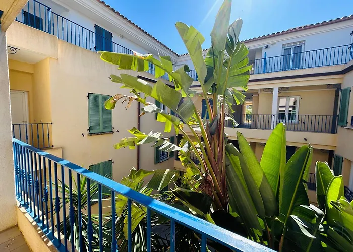 Apartment T2 Sur Le Port De Plaisance De *